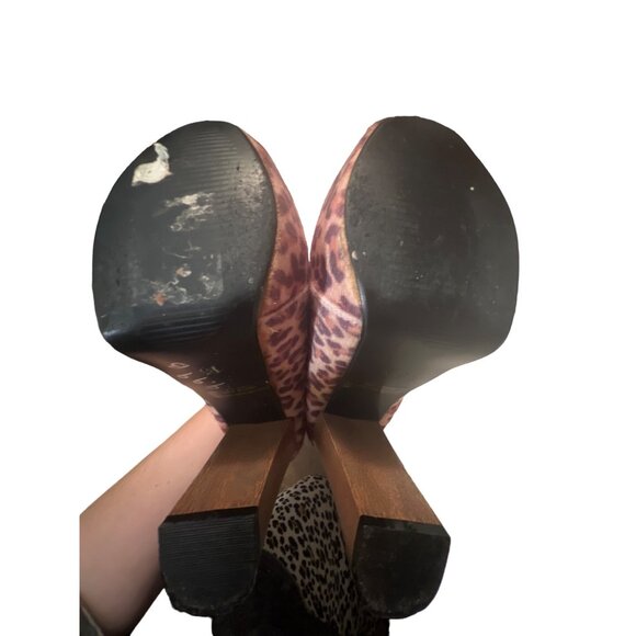 TrafLeopard Print Lace-Up Chunky Heel Womens Shoes By Truffle Collection Size 6. - Picture 6 of 8